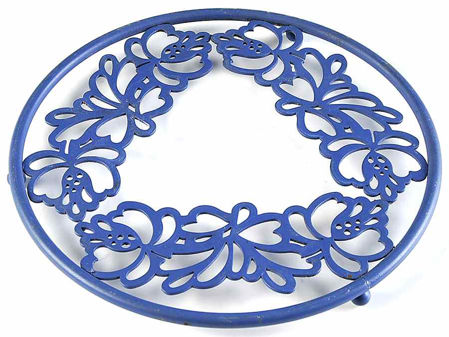 Yorktowne Metal Trivet by Pfaltzgraff-1