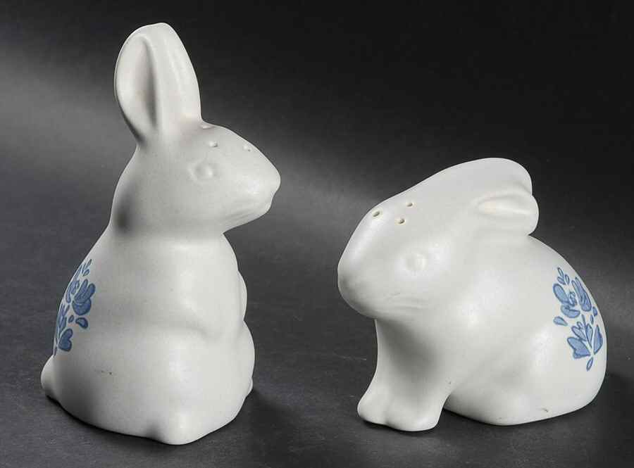 Yorktowne Figural Salt and Pepper by Pfaltzgraff-1