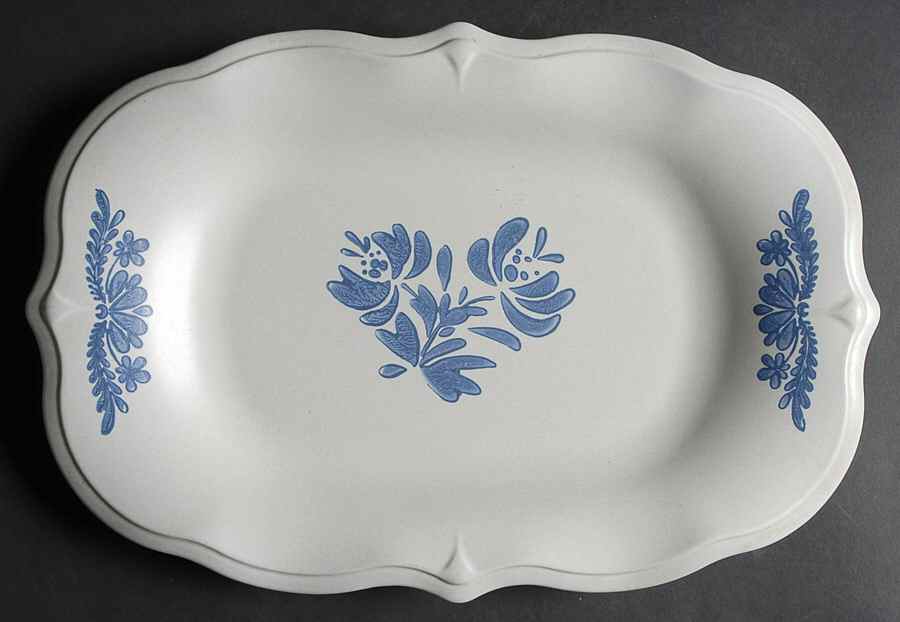 Yorktowne Sculpted Bread Tray by Pfaltzgraff-1