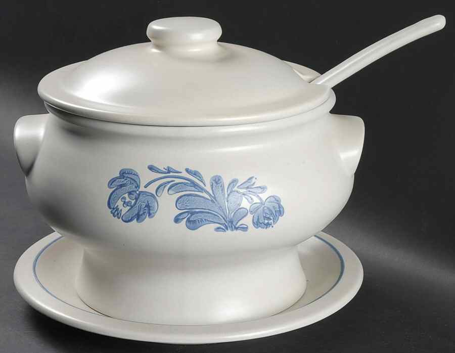 Yorktowne Tureen & Lid w/Ladle & Underplate by Pfaltzgraff-1