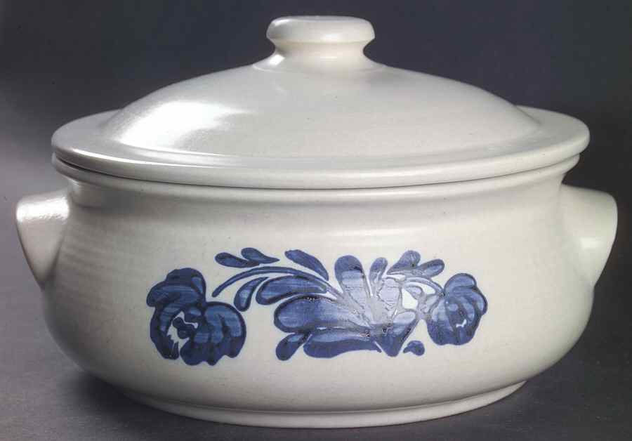 Yorktowne 2 Qt Round Covered Casserole by Pfaltzgraff-1