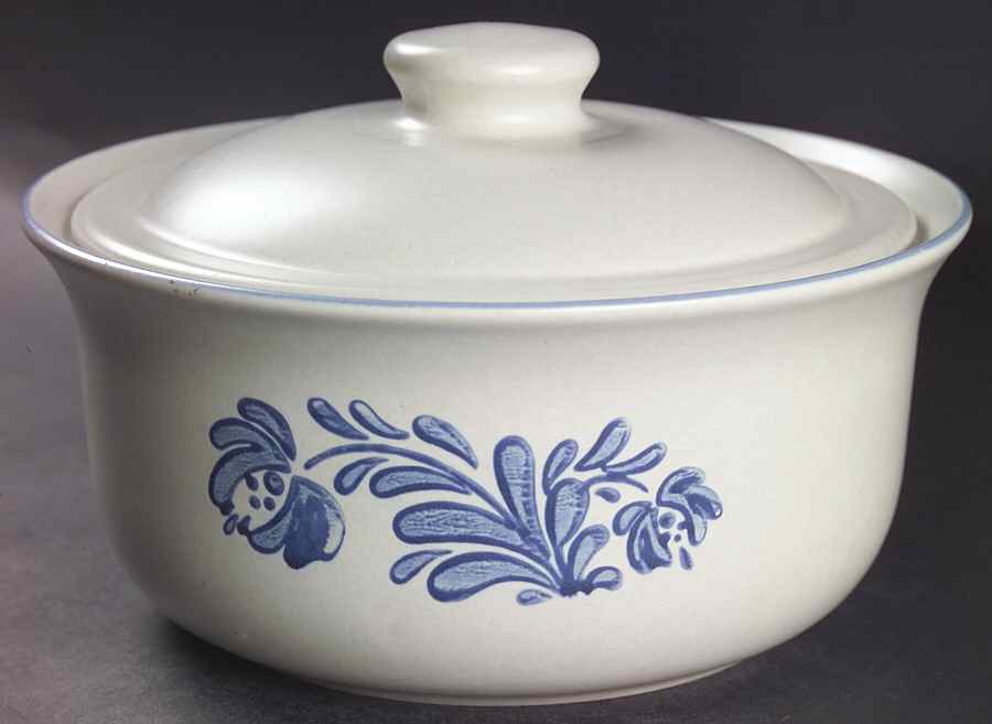 Yorktowne 1.25 Qt Round Covered Casserole by Pfaltzgraff-1