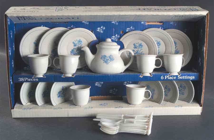 Yorktowne (38 Piece) Child's Set by Pfaltzgraff-1