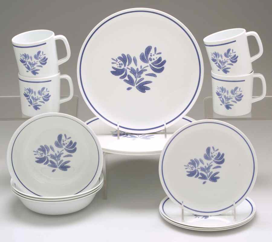 Yorktowne 16 Piece Melamine Set by Pfaltzgraff-1