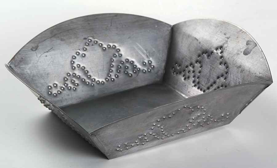 Yorktowne Tinsmith Apple Tray by Pfaltzgraff-1