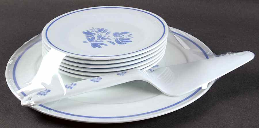 Yorktowne 8 Piece Plastic Cake Serving Set by Pfaltzgraff-1
