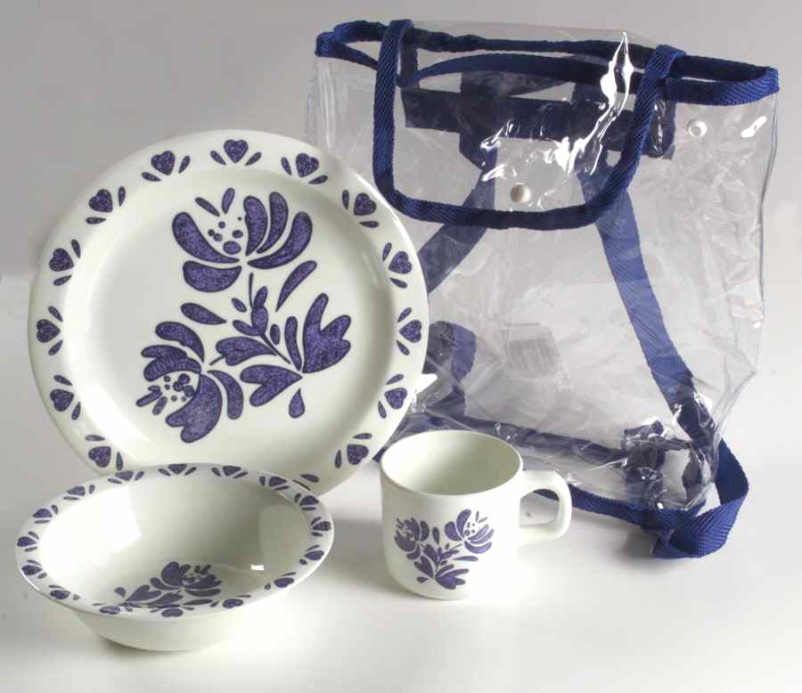 Yorktowne Child's Melamine Set with Backpack by Pfaltzgraff-1