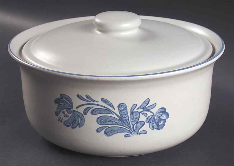 Yorktowne 2 Qt Round Covered Casserole by Pfaltzgraff-1
