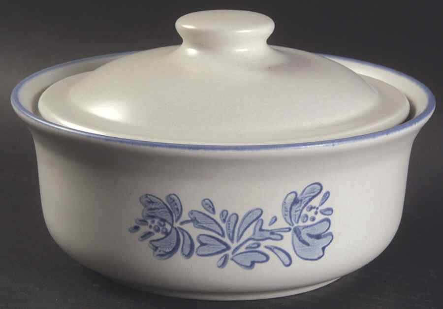 Yorktowne 1.50 Pt Round Covered Casserole by Pfaltzgraff-1