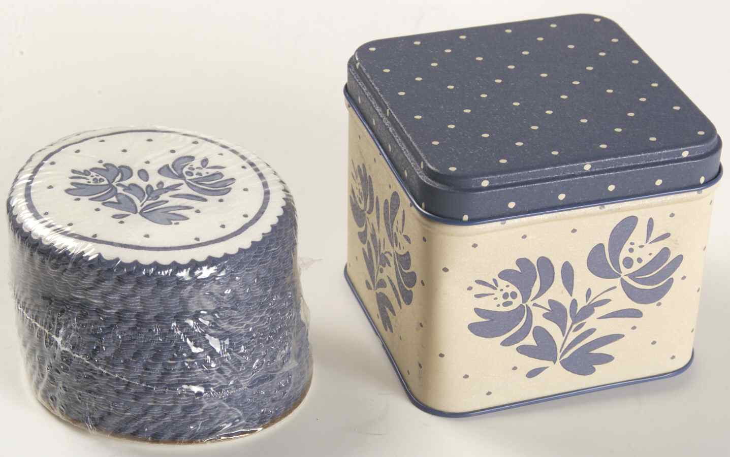 Yorktowne Paper Coasters with Square Metal Box by Pfaltzgraff-1