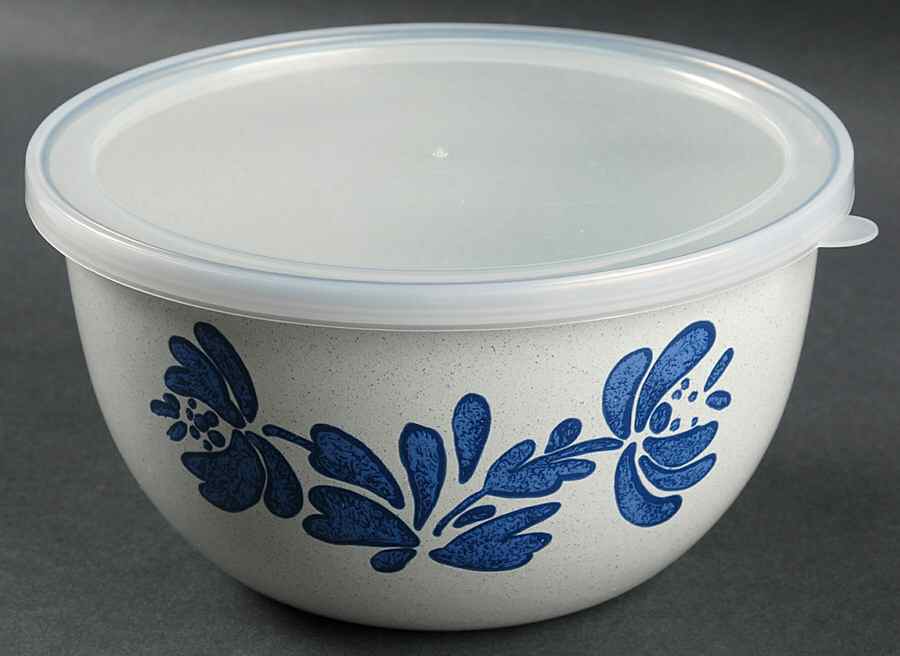 Yorktowne 6" Metal Mixing Bowl & Plastic Lid by Pfaltzgraff-1