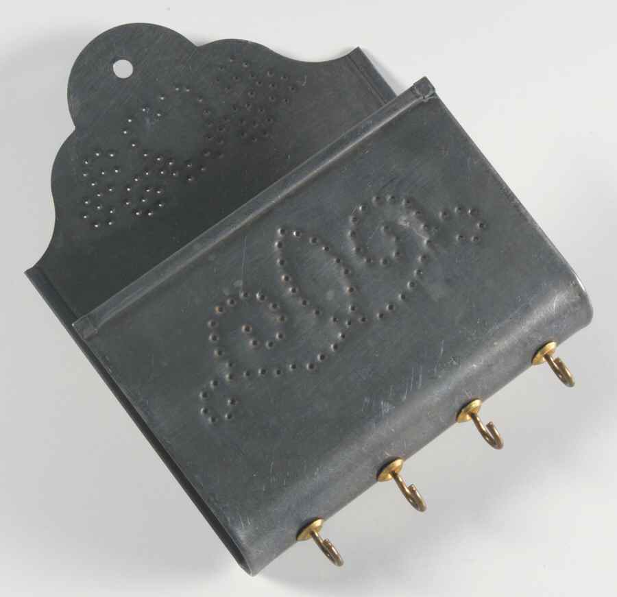 Yorktowne Tinsmith Letter & Key Rack by Pfaltzgraff-1