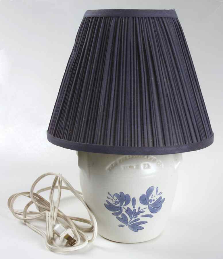Yorktowne Crock Accent Lamp & Shade by Pfaltzgraff-1
