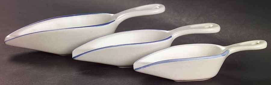 Yorktowne 3 Piece) Scoop Set with Large,Medium & Small Scoop by Pfaltzgraff-1