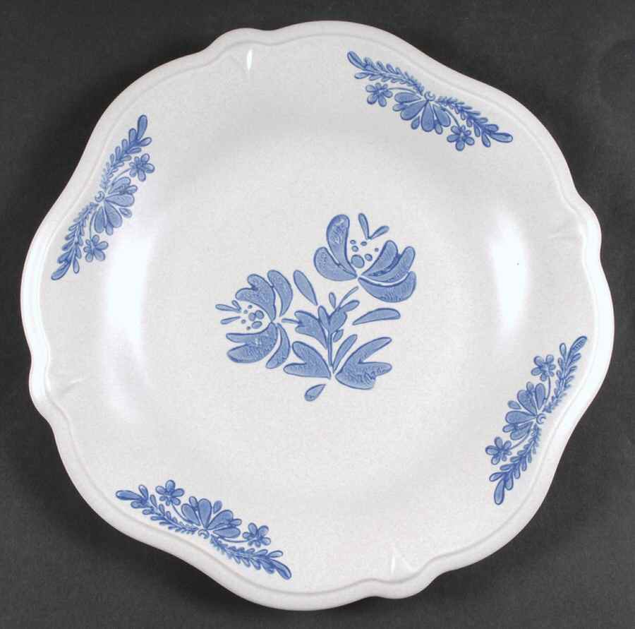 Yorktowne Sculpted Round Server/Chip Tray by Pfaltzgraff-1