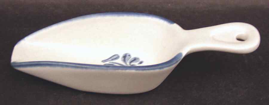 Yorktowne Small Scoop by Pfaltzgraff-1