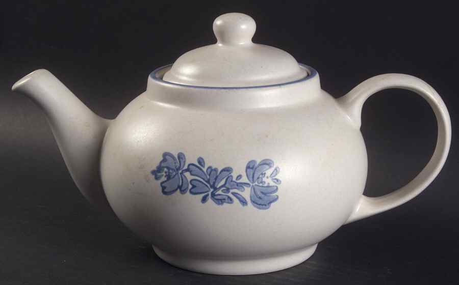 Yorktowne Teapot & Lid by Pfaltzgraff-1