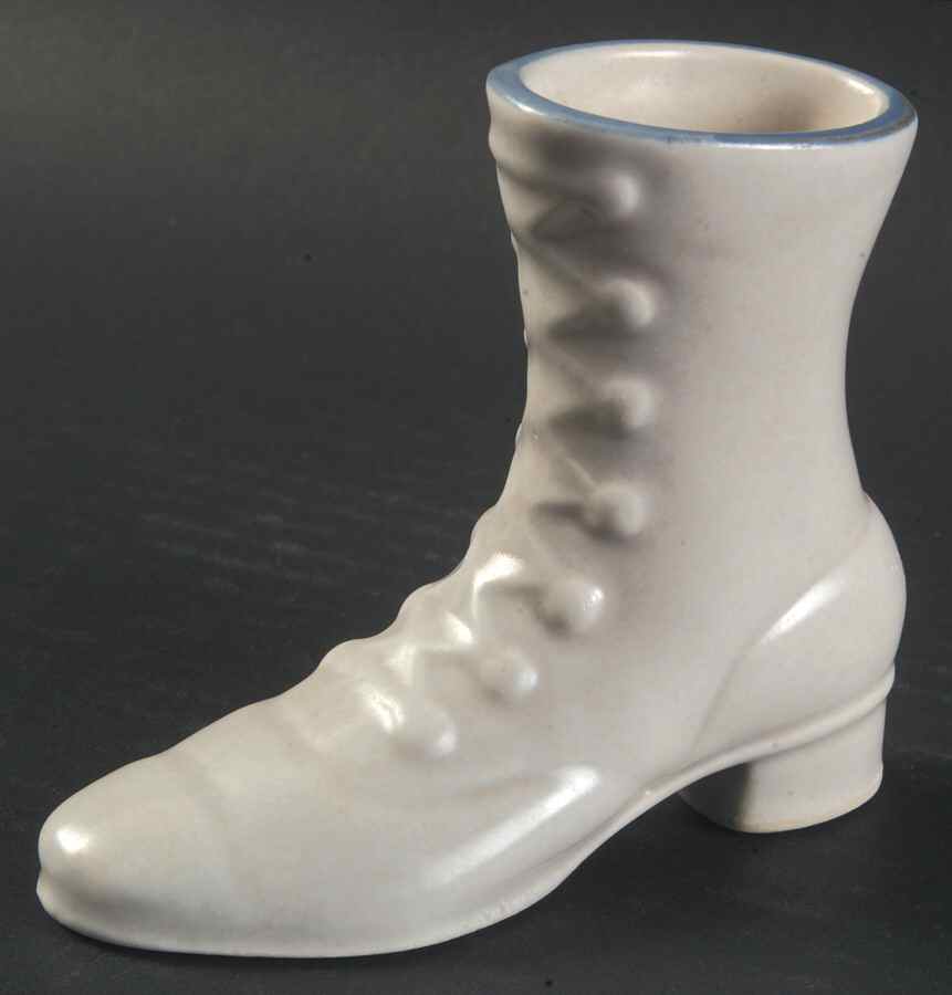 Yorktowne Small Figural Vase by Pfaltzgraff-1