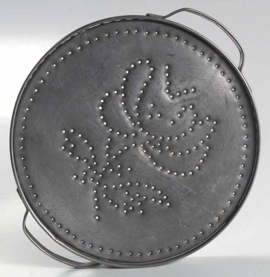 Yorktowne Round Tinsmith Trivet by Pfaltzgraff-1
