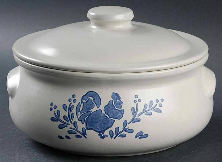 Yorktowne 2 Qt Round Covered Casserole by Pfaltzgraff-1