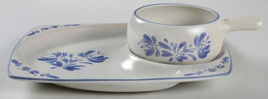 Yorktowne Snack Set with 11" (SNTR11) Tray & Stick Handle Soup (SOH) by Pfaltzgraff-1