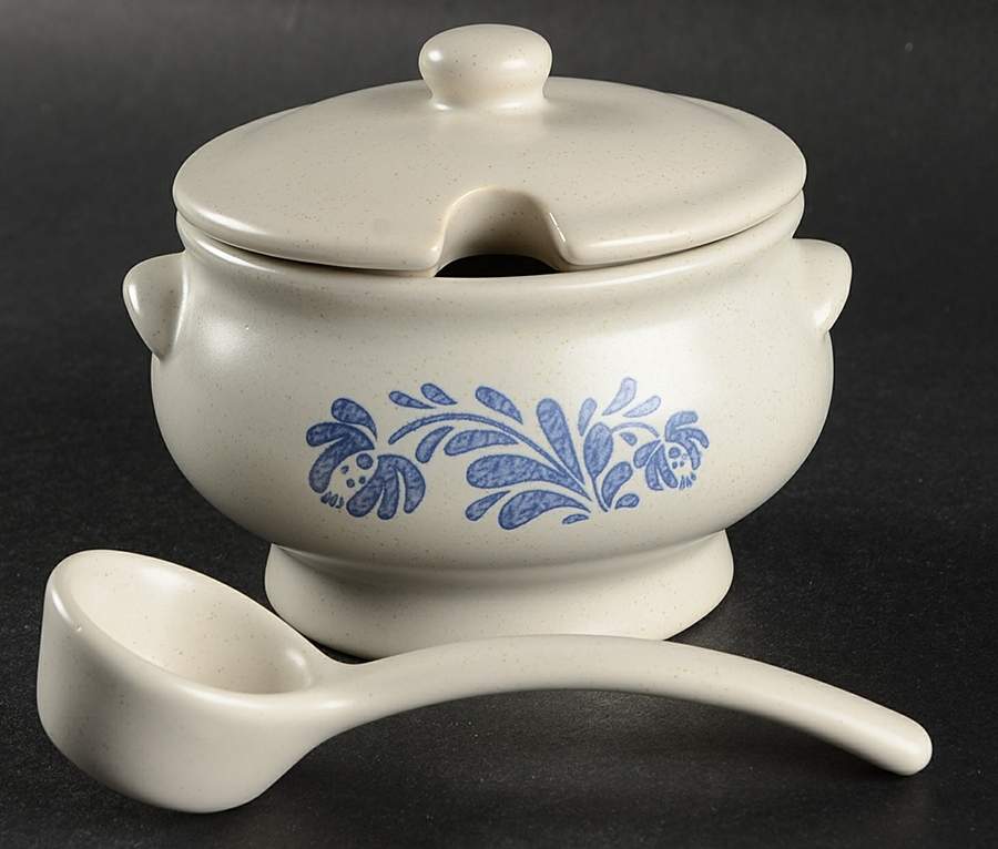 Yorktowne Mini Tureen w/Lid & Ladle by Pfaltzgraff-1