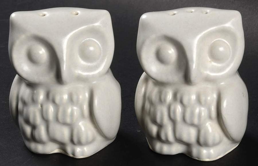 Yorktowne Figural Salt and Pepper Set by Pfaltzgraff-1