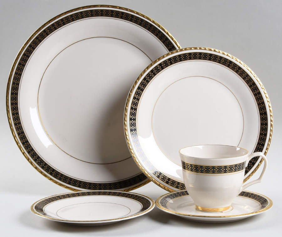 Black Sapphire 5 Piece Place Setting by Pickard-1