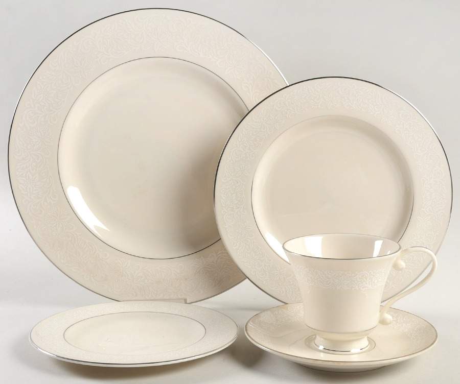 Brocade 5 Piece Place Setting by Pickard-1