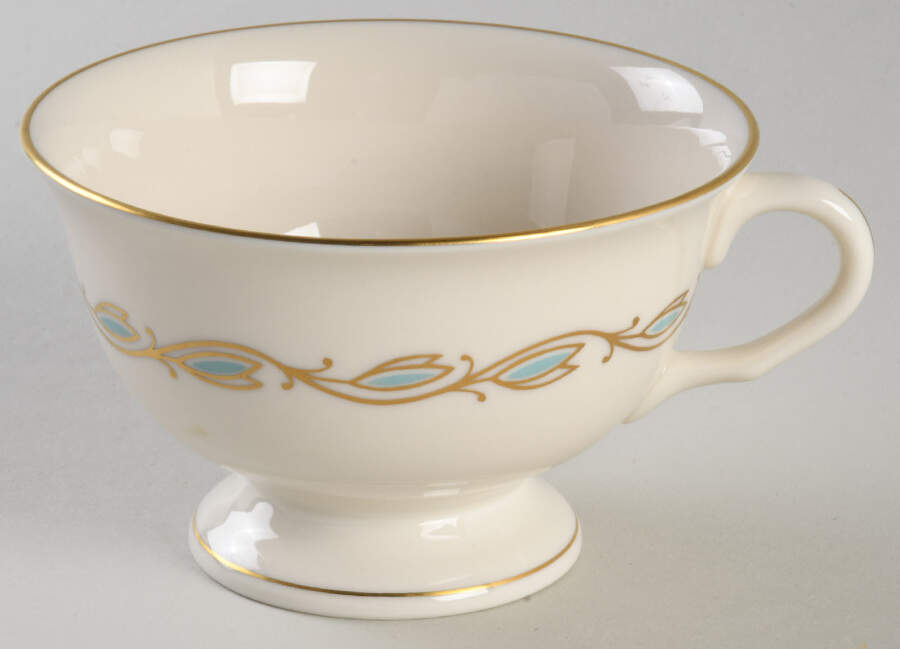 Caerilon Footed Cup by Pickard-1