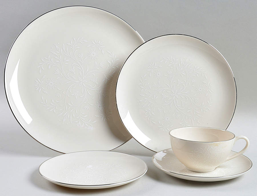 Damask 5 Piece Place Setting by Pickard-1