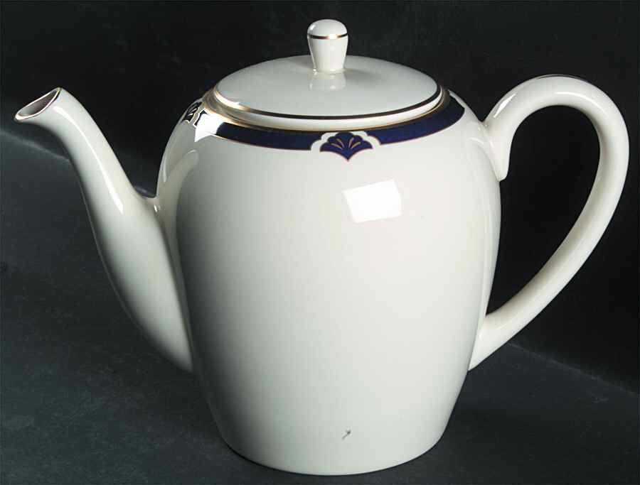 Ensemble Blue Tea/Coffee Pot & Lid by Pickard-1