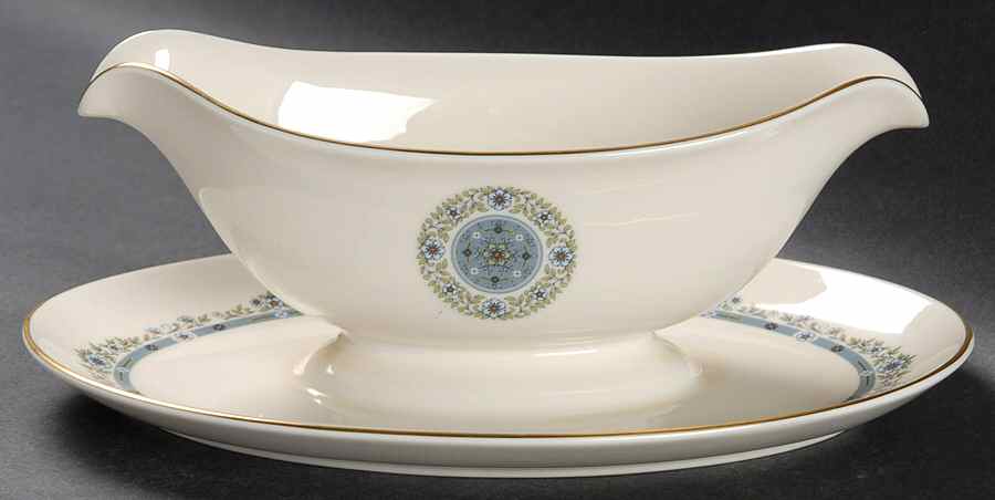 Fleurette Gravy Boat with Attached Underplate by Pickard-1