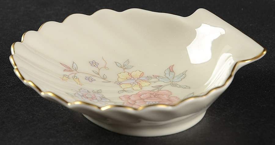 Georgian Manor Shell Shaped Dish by Pickard-1