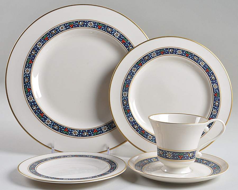 Grandeur 5 Piece Place Setting by Pickard-1