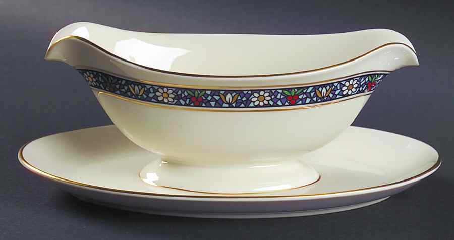 Grandeur Gravy Boat with Attached Underplate by Pickard-1