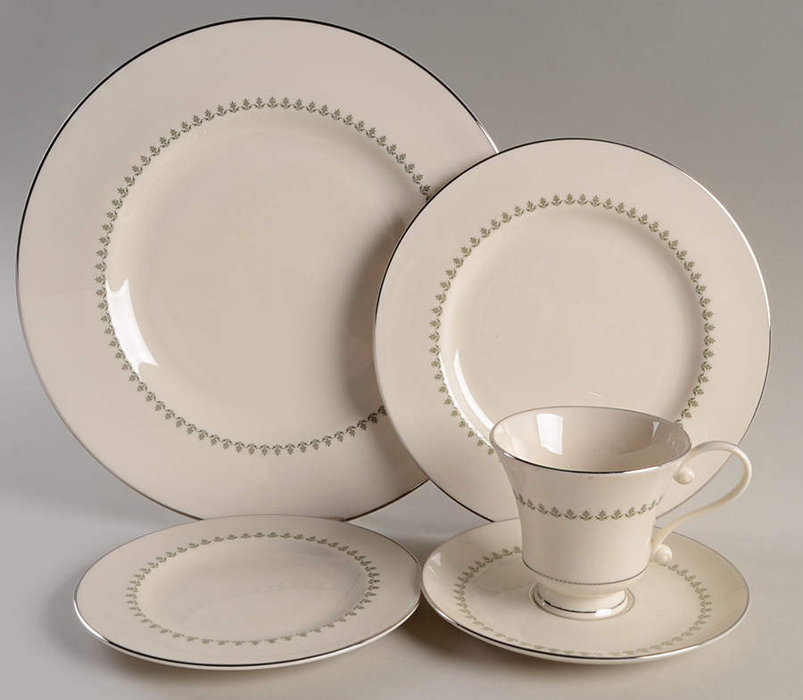 Greenbrier 5 Piece Place Setting by Pickard-1