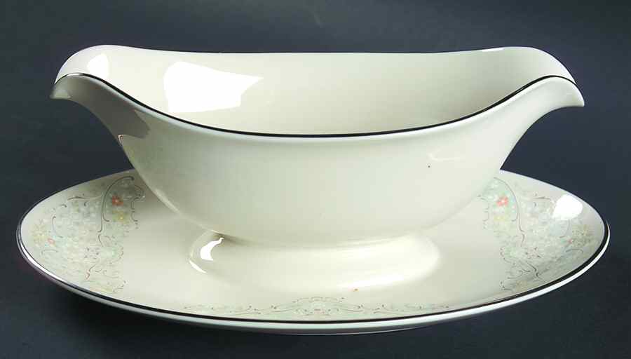 Heirloom Gravy Boat with Attached Underplate by Pickard-1