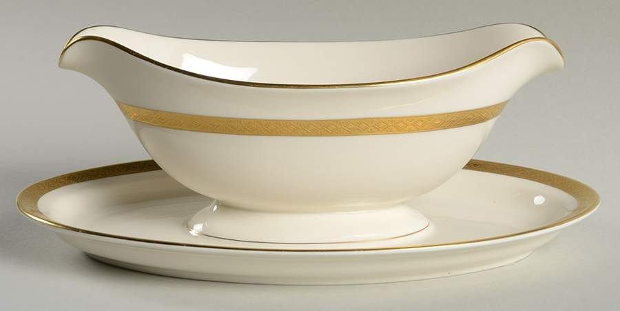 Jefferson Gravy Boat with Attached Underplate by Pickard-1