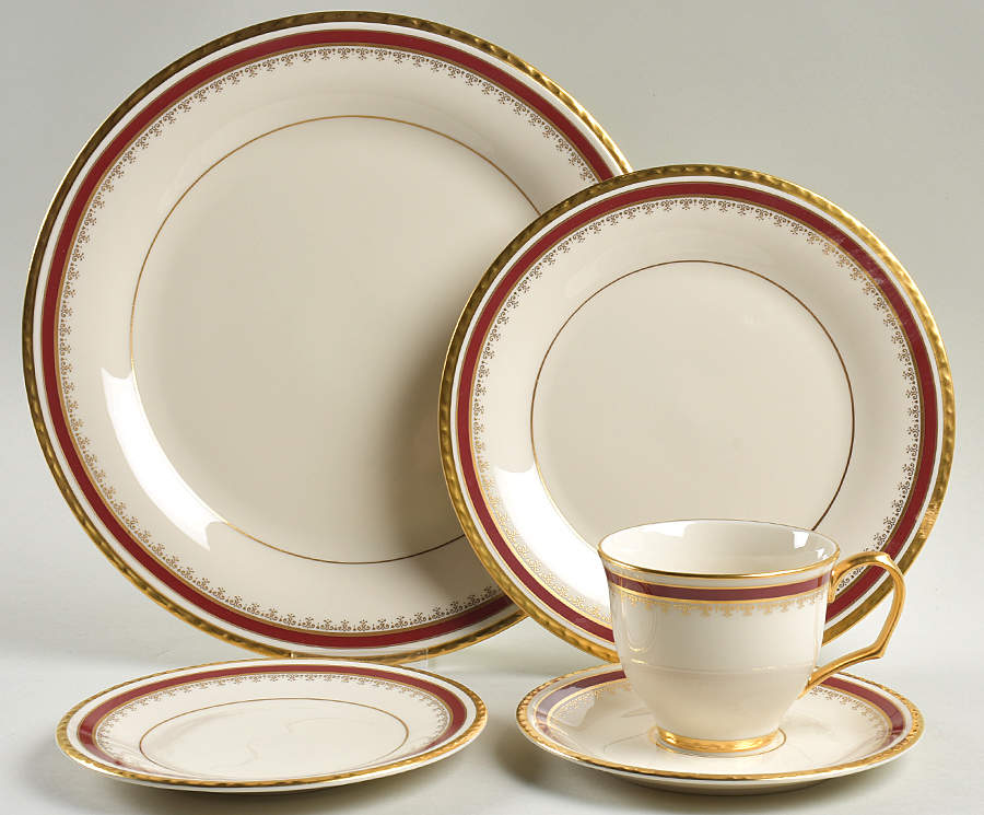 Monticello 5 Piece Place Setting by Pickard-1