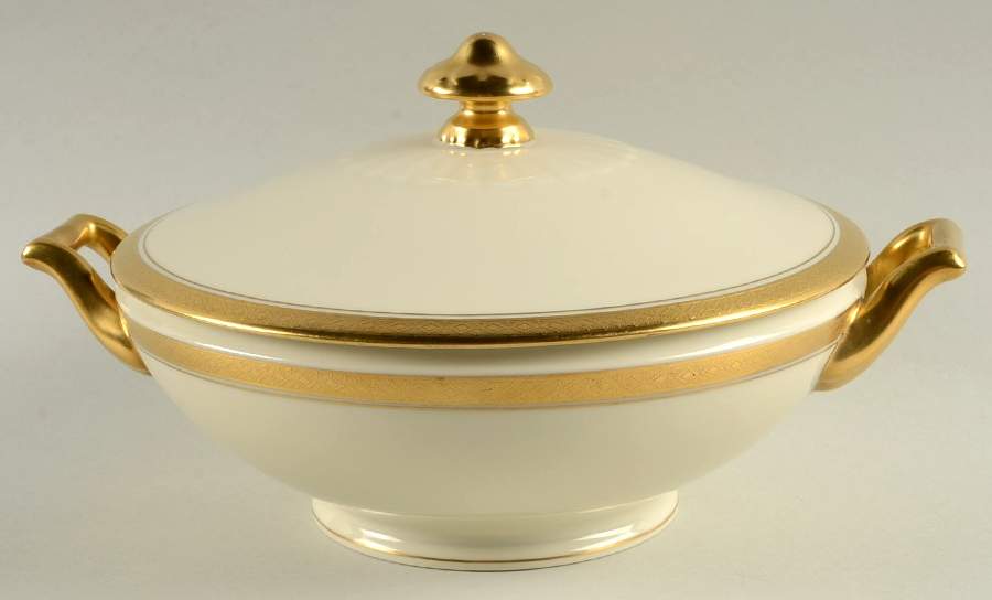 PIC1 Round Covered Vegetable by Pickard-1