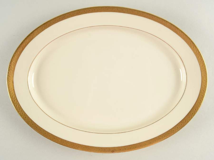 PIC1 11" Oval Serving Platter by Pickard-1