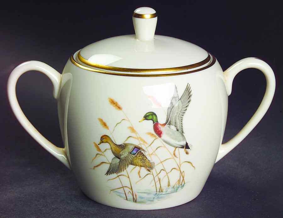 PIC4 Sugar Bowl & Lid by Pickard-1