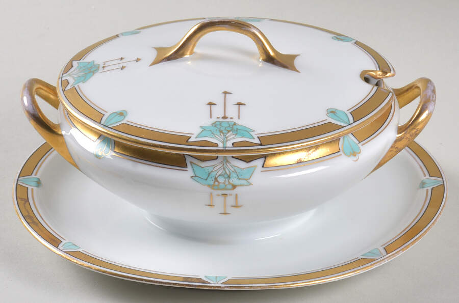 PIC5 Round Sauce Boat w/Attached Underplate & Lid by Pickard-1