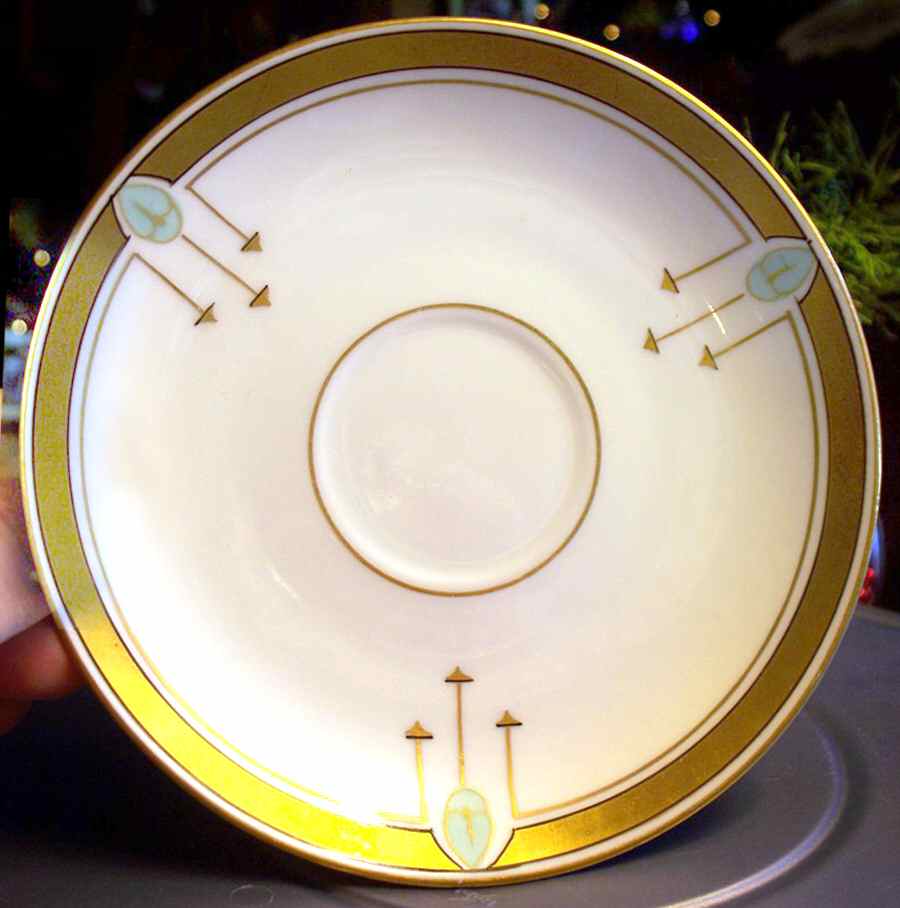 PIC5 Saucer by Pickard-1