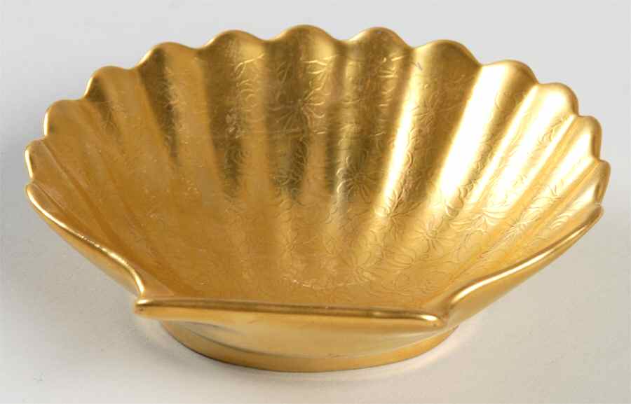 Rose and Daisy 3" Ashtray by Pickard-1