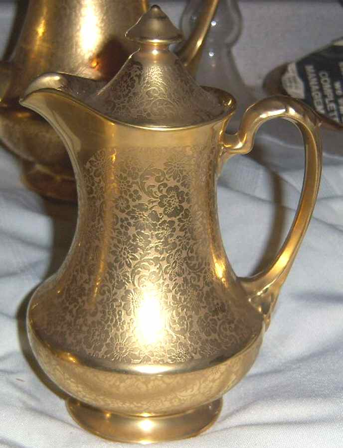 Rose and Daisy Large Syrup with Lid by Pickard-1