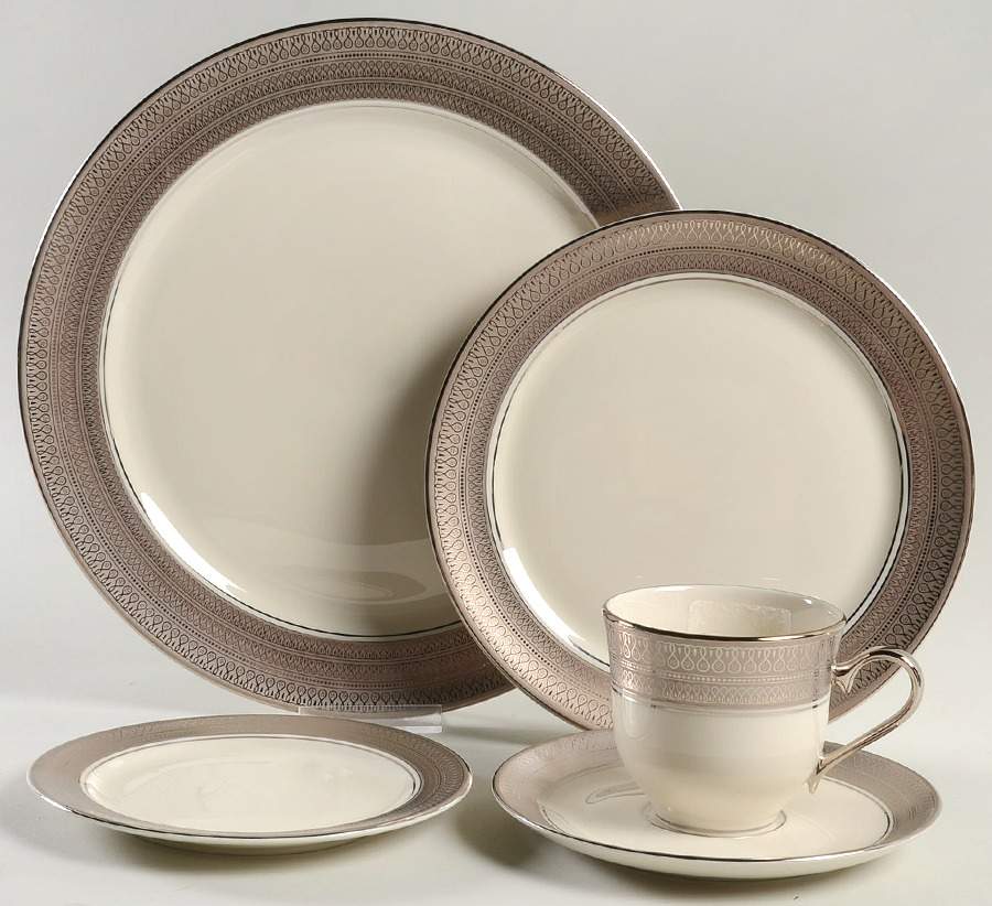 St Moritz (Ivory Background) 5 Piece Place Setting by Pickard-1