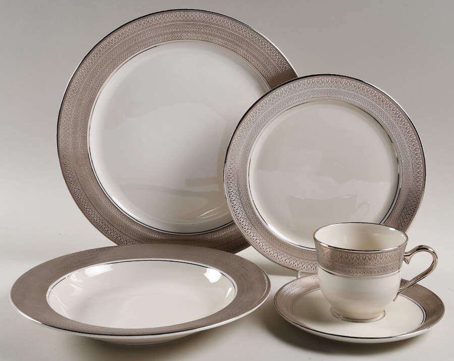 St Moritz (Ivory Background) 5 Piece Place Setting by Pickard-1
