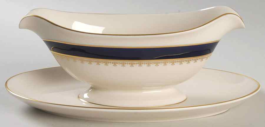 Washington Gravy Boat with Attached Underplate by Pickard-1